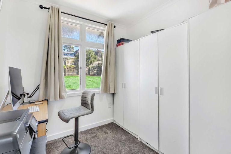 Photo of property in 16 Alberta Road, Glen Avon, New Plymouth, 4312