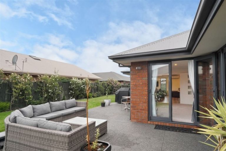 Photo of property in 16a Highwood Lane, Burnside, Christchurch, 8053