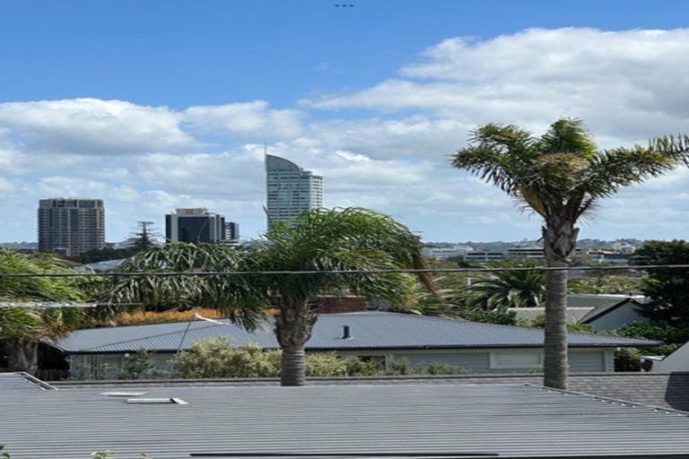 Photo of property in 276 Lake Road, Hauraki, Auckland, 0622