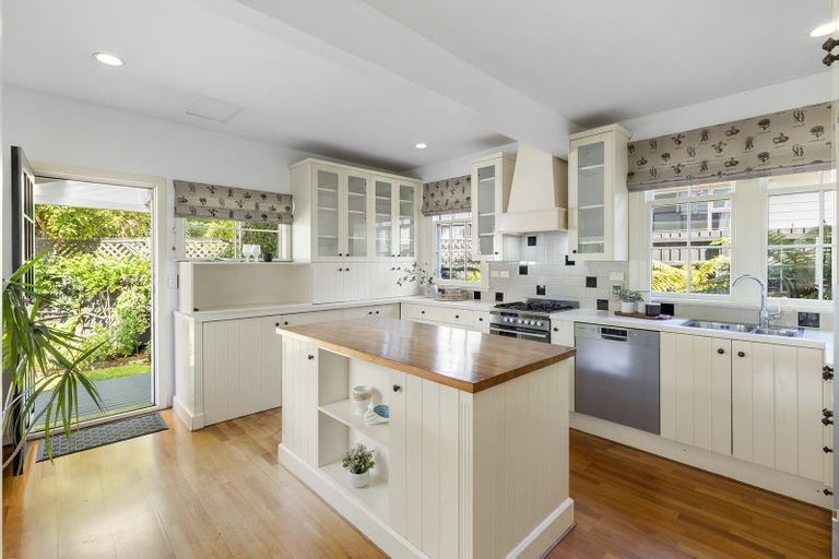 Photo of property in 108 Clyde Road, Ilam, Christchurch, 8041