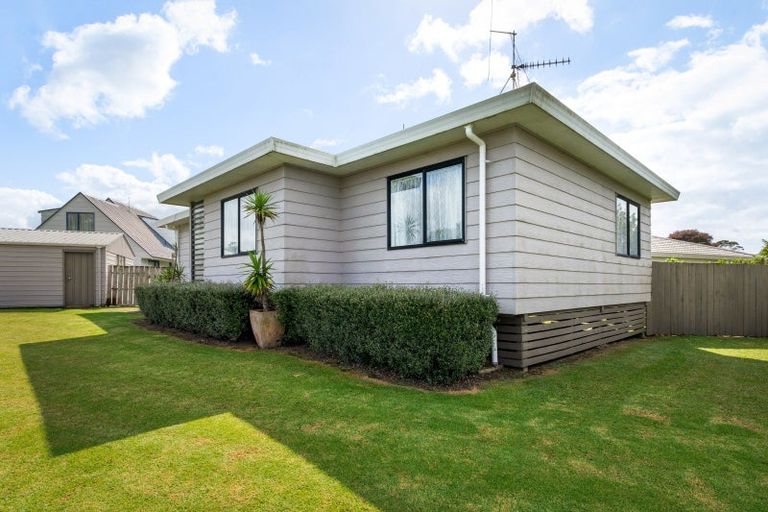 Photo of property in 10 Katterns Street, Katikati, 3129