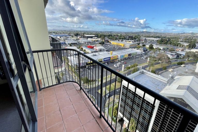 Photo of property in The Rennaissance, 5j/18 Ronwood Avenue, Manukau, Auckland, 2104