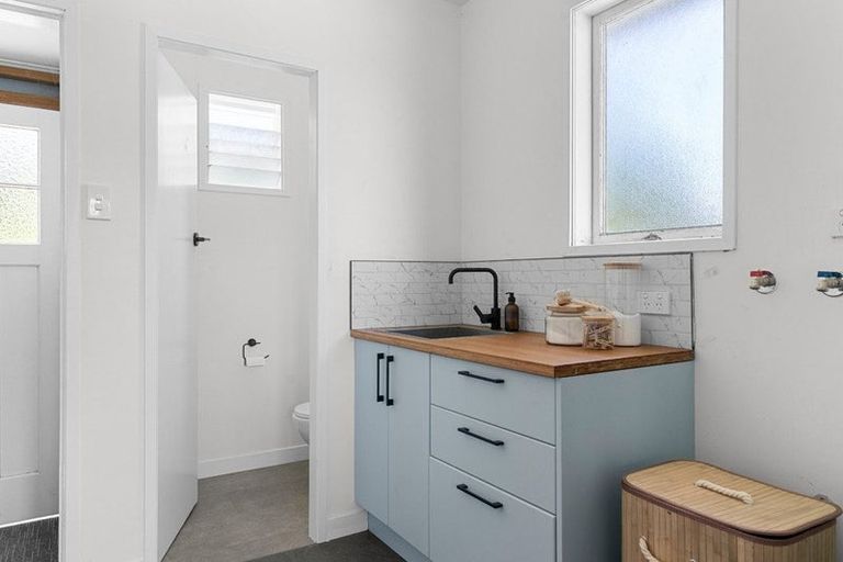 Photo of property in 19 Whaka Street, Maungaturoto, 0520