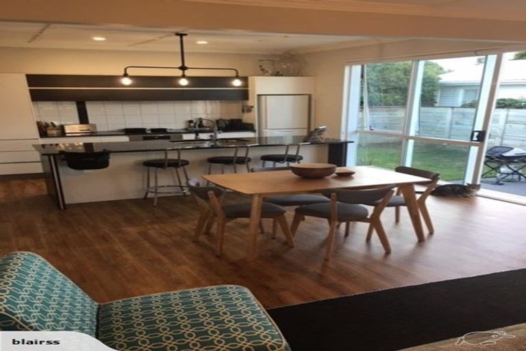 Photo of property in 76 Paynters Avenue, Strandon, New Plymouth, 4312