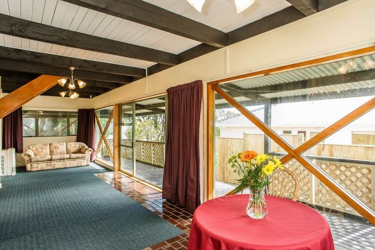 Photo of property in 117 Gloaming Hill, Titahi Bay, Porirua, 5022