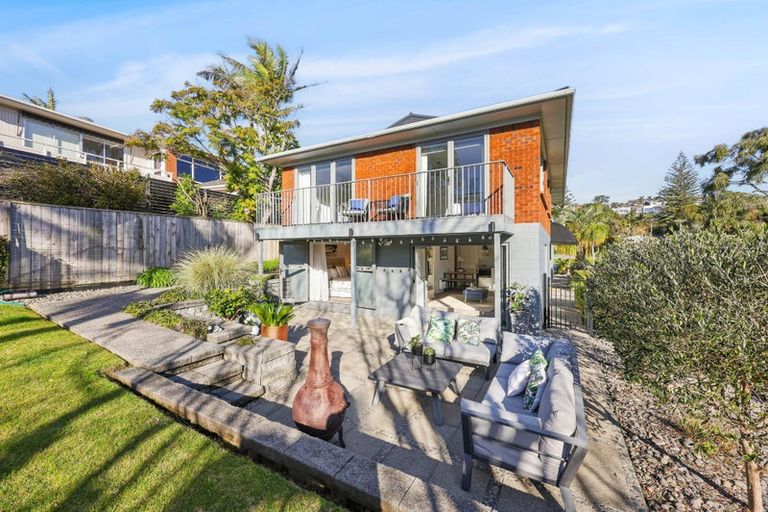 Photo of property in 5 Liston Crescent, Cockle Bay, Auckland, 2014