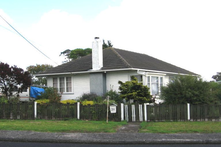 Photo of property in 21 Mackenzie Street, Te Atatu South, Auckland, 0610