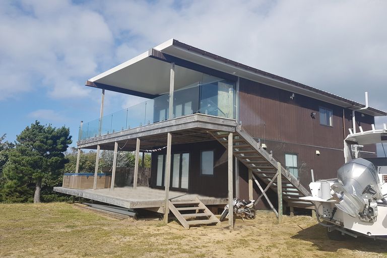 Photo of property in 11 Elizabeth Point Road, Kawau Island, 0920
