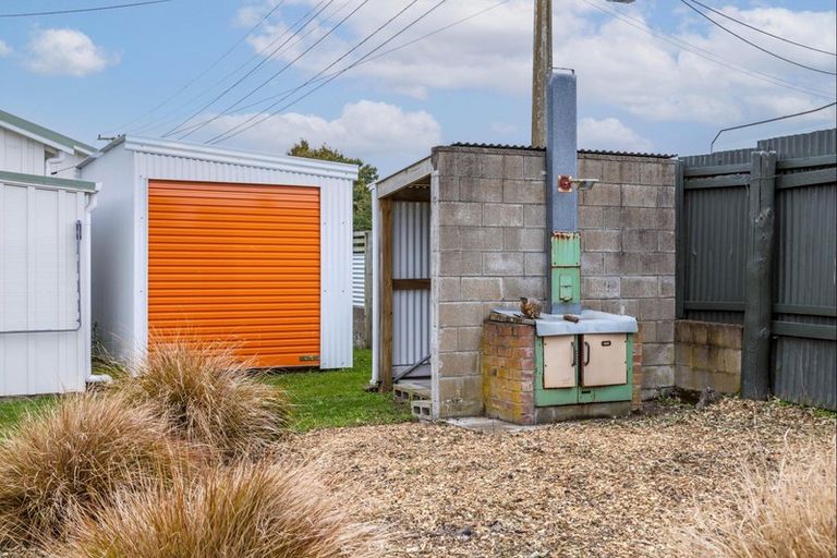 Photo of property in 1 Hayward Street, Featherston, 5710