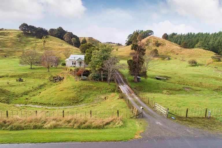 Photo of property in 54/56 Ongo Road, Hunterville, 4730