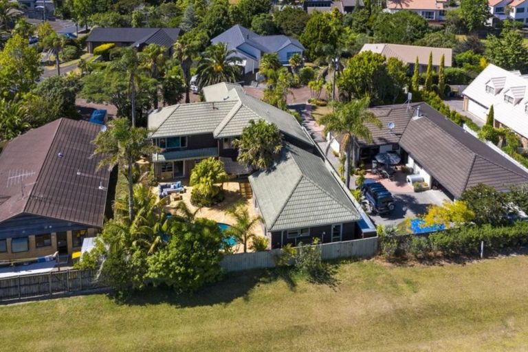 Photo of property in 24 St Lucia Place, Unsworth Heights, Auckland, 0632