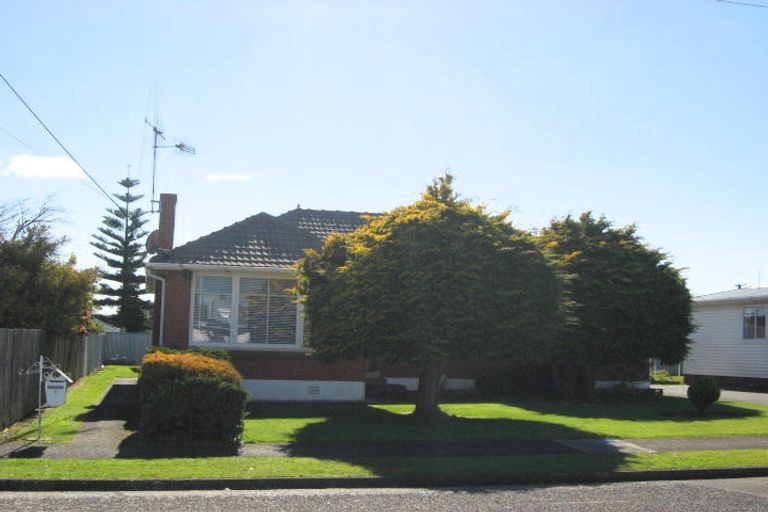 Photo of property in 1 Kauri Street, Levin, 5510