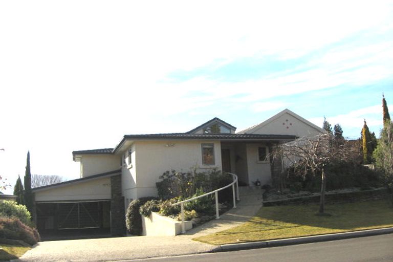 Photo of property in 12 Kennedy Crescent, Wanaka, 9305
