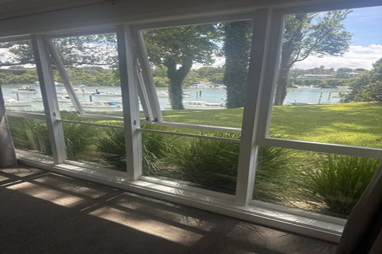 Photo of property in 9 Pakuranga Road, Pakuranga, Auckland, 2010