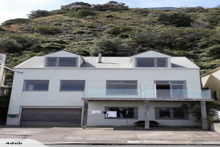 Photo of property in 176 The Esplanade, Island Bay, Wellington, 6023
