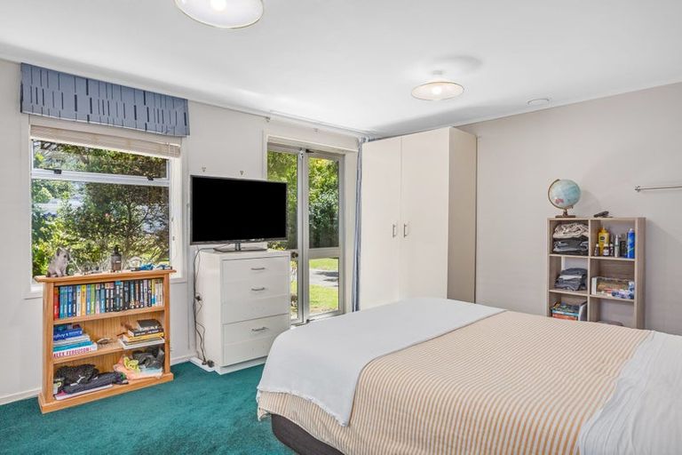 Photo of property in 4 Ranui Terrace, Tawa, Wellington, 5028