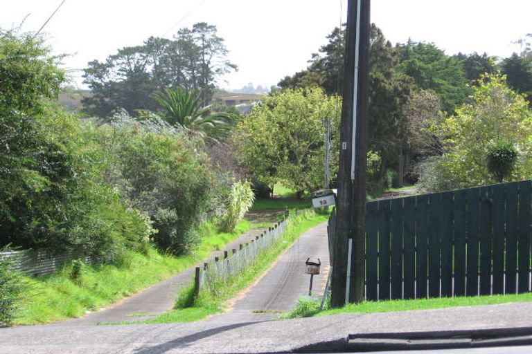Photo of property in 13a Seymour Road, Sunnyvale, Auckland, 0612