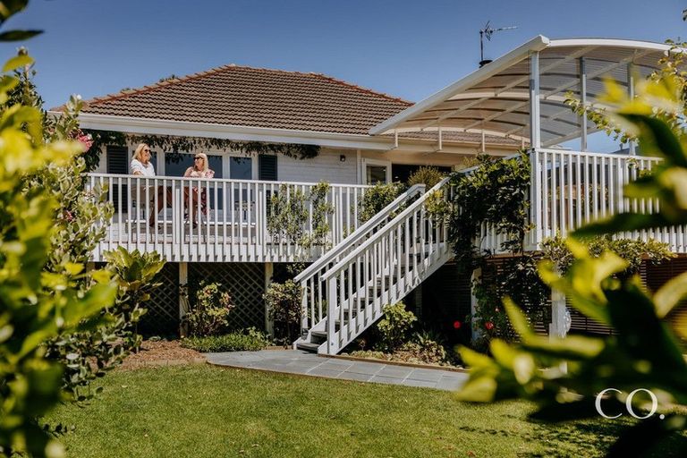 Photo of property in 132 Sutherland Road, Brookfield, Tauranga, 3110