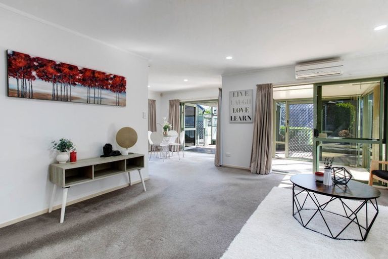 Photo of property in 15 Stratford Road, Manurewa, Auckland, 2105