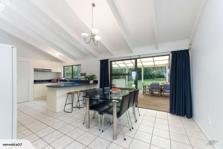 Photo of property in 14 Woodhouse Place, West Harbour, Auckland, 0618