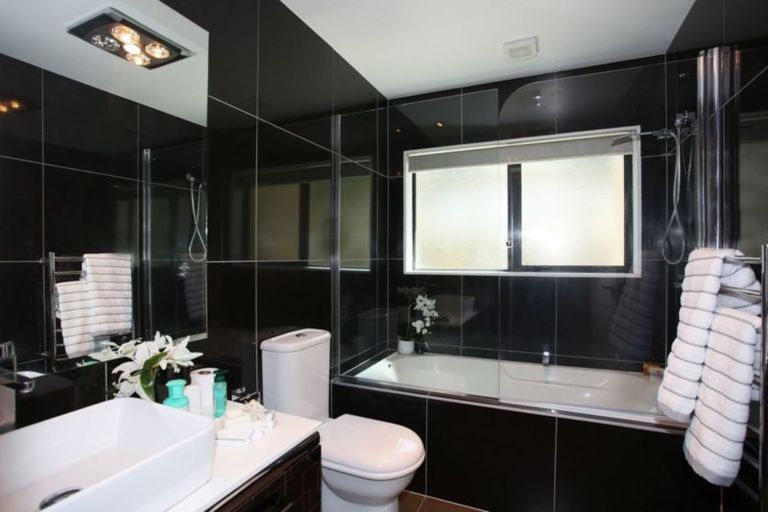 Photo of property in 15 Bob Craig Place, Pukekohe, 2120