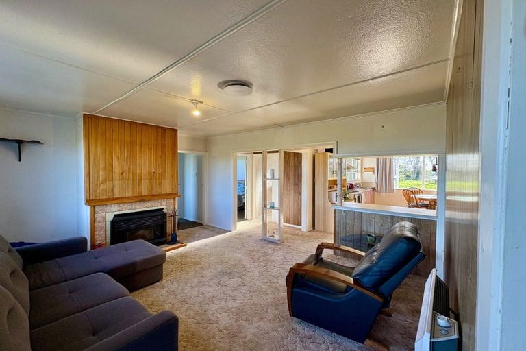 Photo of property in 17 Kairau Road West, Sentry Hill, New Plymouth, 4373