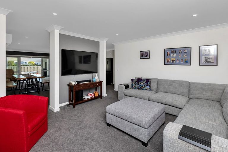 Photo of property in 41 Kaurinui Crescent, One Tree Point, 0118