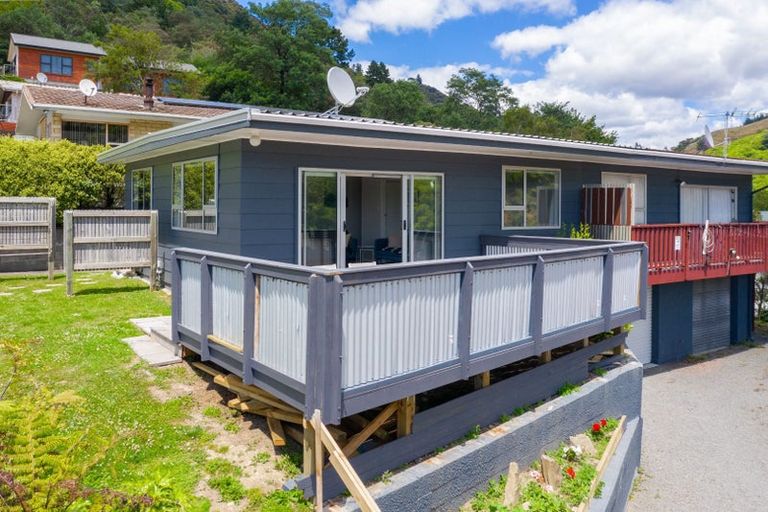 Photo of property in 5a Angle Street, Picton, 7220