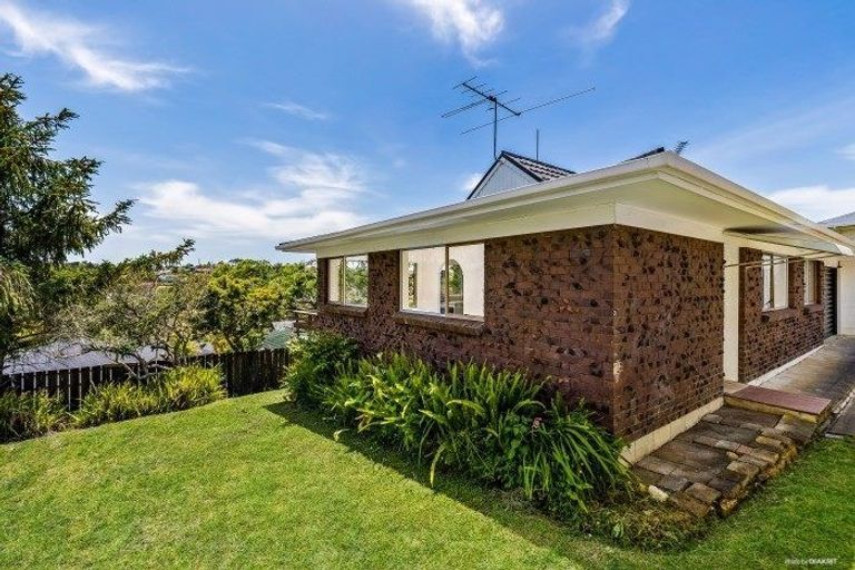 Photo of property in 2/12 Hollyhock Place, Browns Bay, Auckland, 0630