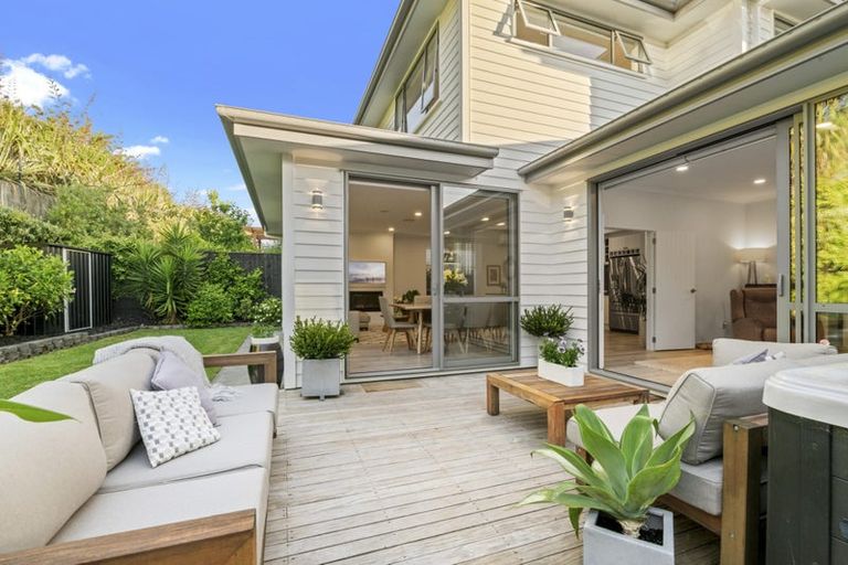 Photo of property in 16 Syd Grant Crescent, Orewa, 0931