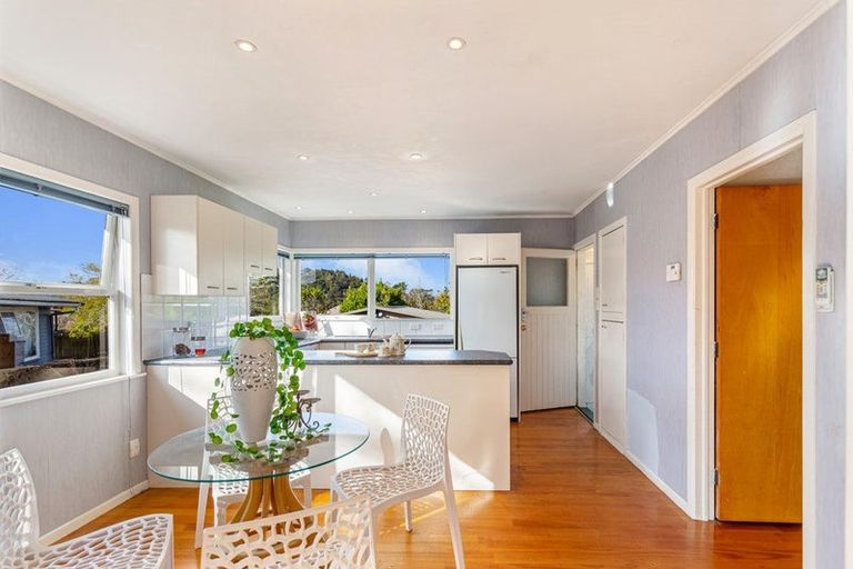 Photo of property in 28 O'donn Avenue, Beach Haven, Auckland, 0626