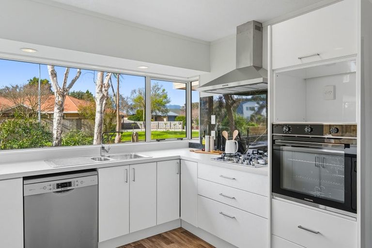 Photo of property in 2 Leigh Place, Paraparaumu Beach, Paraparaumu, 5032