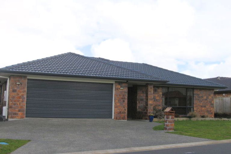 Photo of property in 8 Kalmore Place, Flat Bush, Auckland, 2016