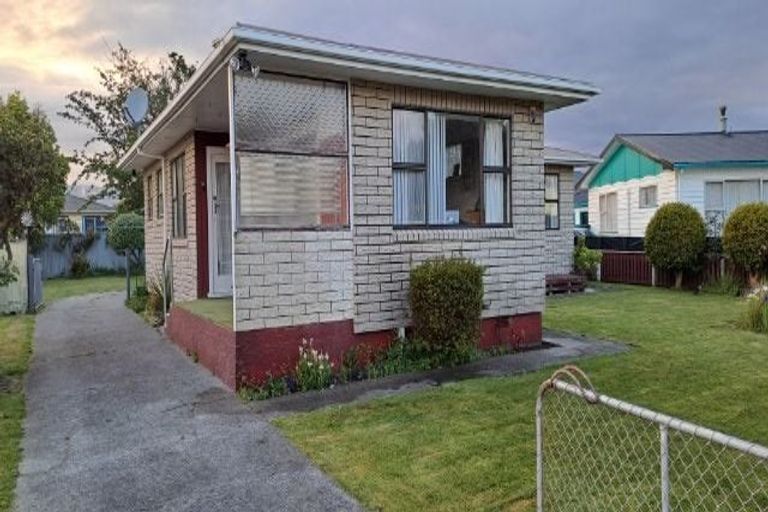 Photo of property in 19 Balmoral Street, Levin, 5510