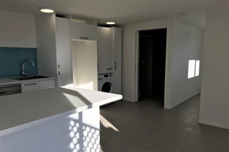 Photo of property in 1/53 Seaview Road, Glenfield, Auckland, 0629