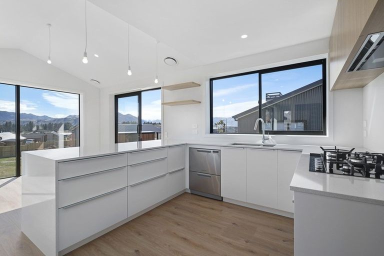 Photo of property in 13 Bargour Street, Wanaka, 9305