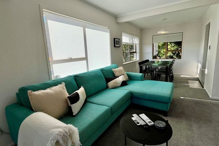 Photo of property in 2/16 Malters Place, Browns Bay, Auckland, 0630
