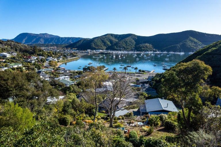Photo of property in 7 Arthur Crescent, Waikawa, Picton, 7220
