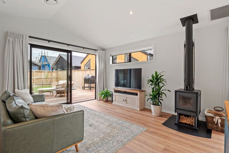 Photo of property in 26 Perendale Road, Jacks Point, 9371