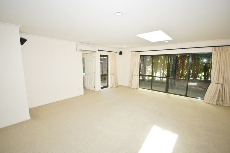 Photo of property in 2/16 Roberts Road, Glenfield, Auckland, 0629