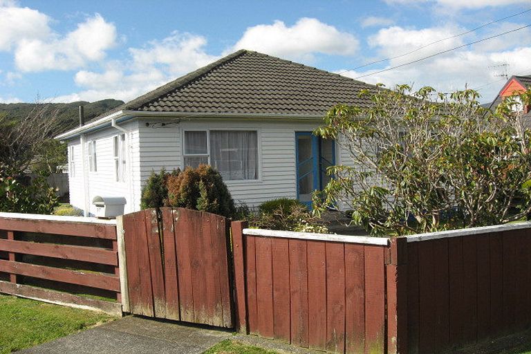 Photo of property in 37 Bledisloe Crescent, Wainuiomata, Lower Hutt, 5014