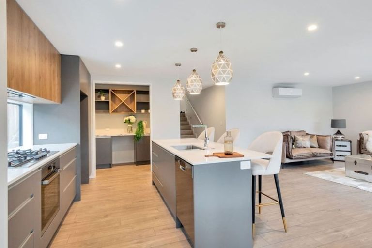 Photo of property in 1a Lyons Avenue, Murrays Bay, Auckland, 0630