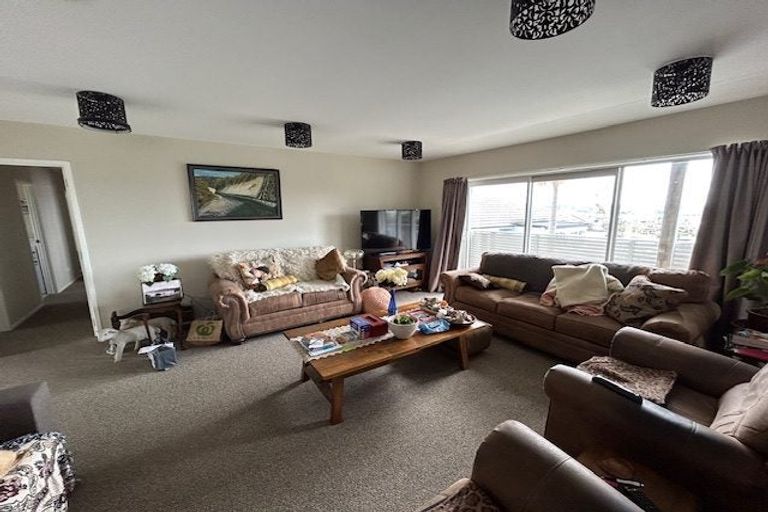 Photo of property in 17 Rothesay Bay Road, Rothesay Bay, Auckland, 0630