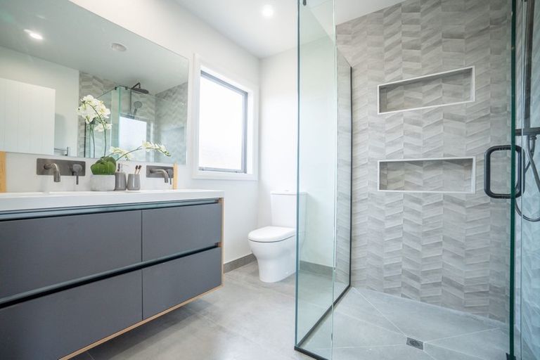 Photo of property in 16 Atlantic Drive, Fitzherbert, Palmerston North, 4410