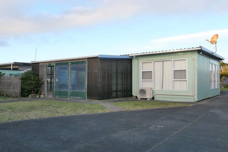 Photo of property in 27 Moana Street, Otaki Beach, Otaki, 5512