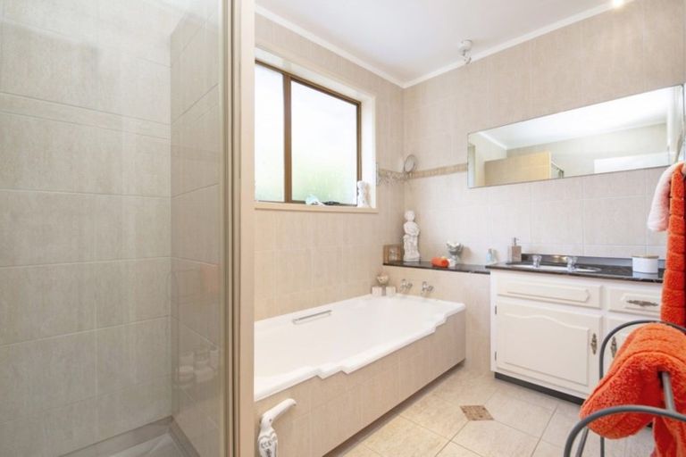 Photo of property in 2/86 Takutai Avenue, Half Moon Bay, Auckland, 2012