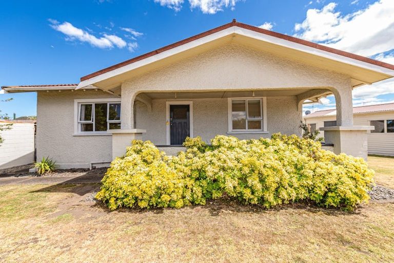 Photo of property in 16 Central Avenue, Gonville, Whanganui, 4501