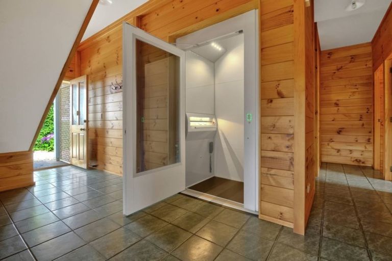 Photo of property in 33 The Esplanade, Eastern Beach, Auckland, 2012