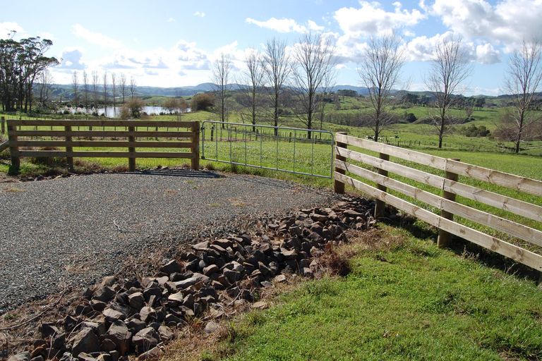 Photo of property in 84 Rangiora Road, Kaiwaka, 0573