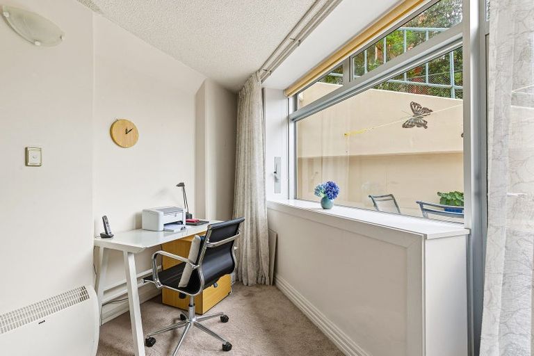 Photo of property in Jerningham Apartments, 20 Oriental Terrace, Oriental Bay, Wellington, 6011